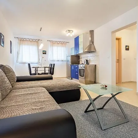 In With Loggia, Air Conditioning, Wifi, Washing Machine 3613-1 Medulin