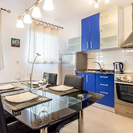 Apartment In With Loggia, Air Conditioning, Wifi, Washing Machine 3613-1 *