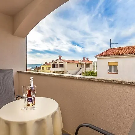 Apartment In With Loggia, Air Conditioning, Wifi, Washing Machine 3613-1 Medulin