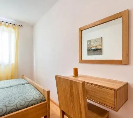 In With Loggia, Air Conditioning, Wifi, Washing Machine 3613-1 Appartement Medulin