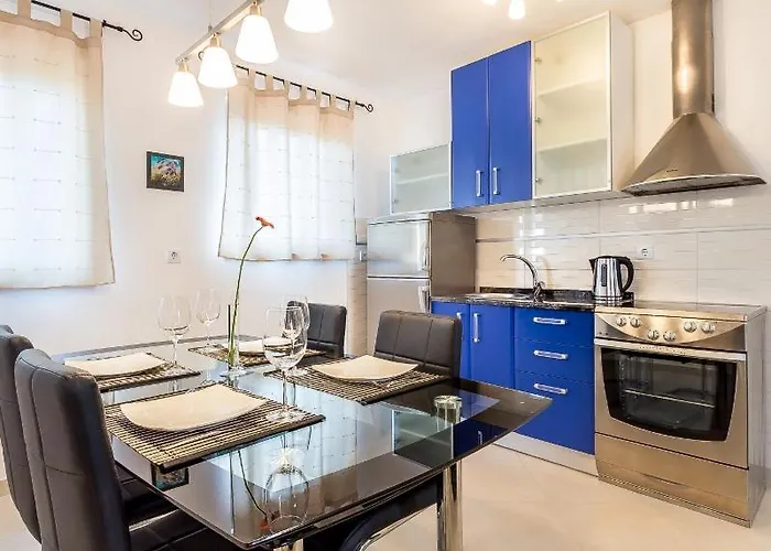 아파트 In With Loggia, Air Conditioning, Wifi, Washing Machine 3613-1 *